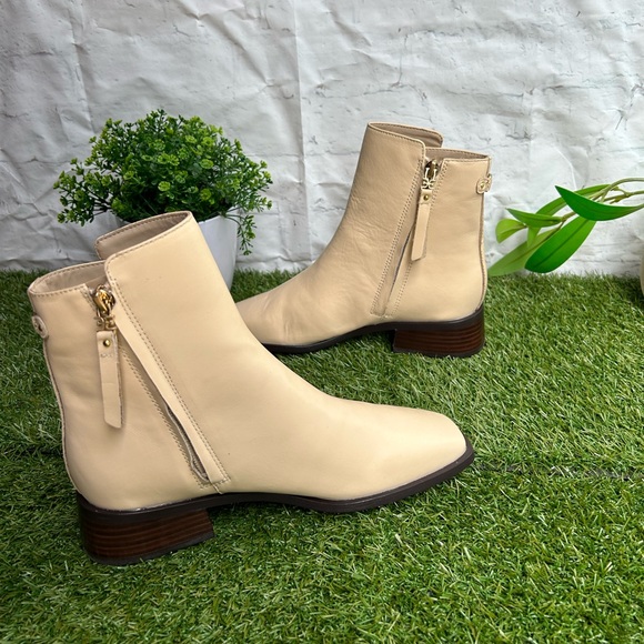 Sam Edelman Thatcher Eggshell Side Zipper Square Toe
Low Block Heel Boots size 6 - Picture 11 of 16